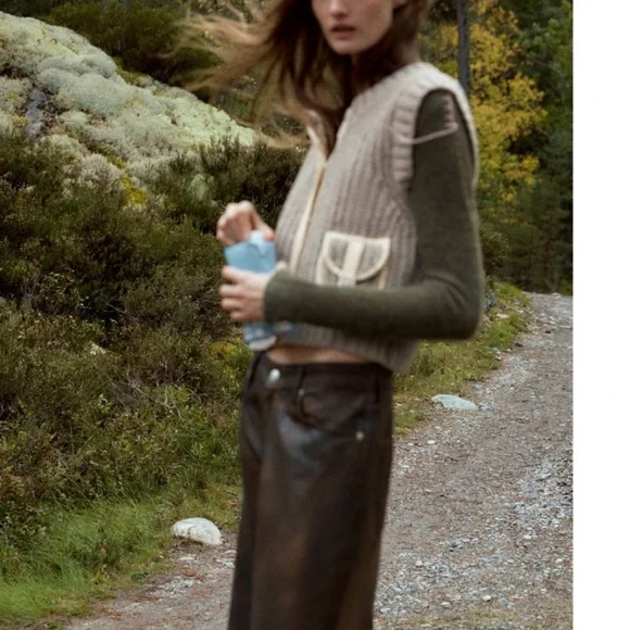 Zara Chunky Knit Round Neck Utility Pocket
Beige Marl Gray Sweater Vest Size S - Picture 5 of 15